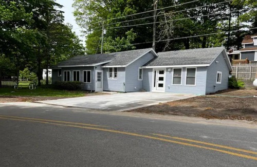Shelby House | Family Friendly, Lake Michigan, Stony Lake, Super Clean, Newly Remodeled Cottage