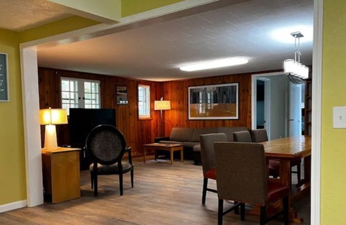 Shelby House | Family Friendly, Lake Michigan, Stony Lake, Super Clean, Newly Remodeled Cottage