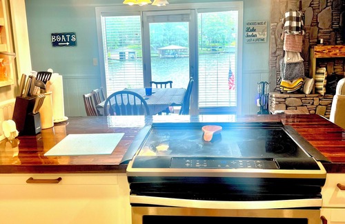 Eatonton House | Family Friendly Lake Retreat on Deep Water