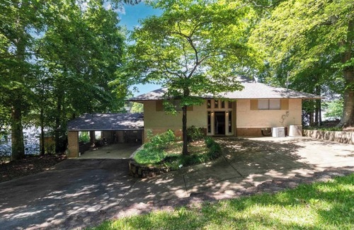 Eatonton House | Family Friendly Lake Retreat on Deep Water