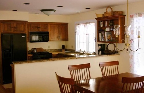 New London House | Family Friendly Lake Front Home