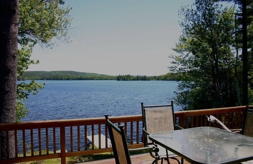 New London House | Family Friendly Lake Front Home