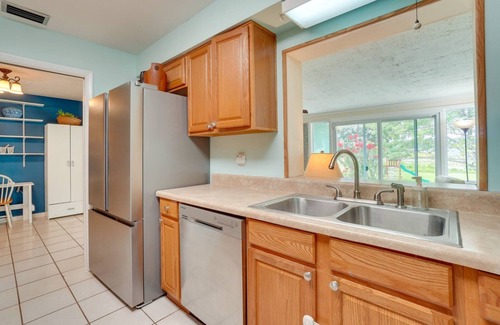 Deltona Lakes House | Family Friendly Lakefront Home w/Dock & Kayaks