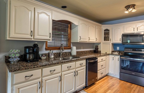 Topton Cabin | Family-Friendly Lakefront Retreat – Private Dock, Hot Tub & Endless Fun!