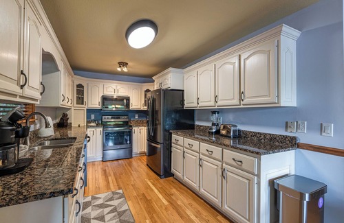 Topton Cabin | Family-Friendly Lakefront Retreat – Private Dock, Hot Tub & Endless Fun!