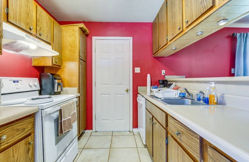 Mobile House | Family-Friendly Mobile Retreat w/Spacious Yard!
