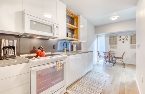 Uptown Condo | Family-Friendly Modern Condo with Great Location - Walk to Restaurants
