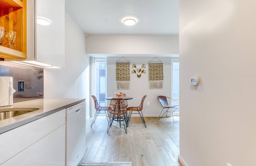Uptown Condo | Family-Friendly Modern Condo with Great Location - Walk to Restaurants