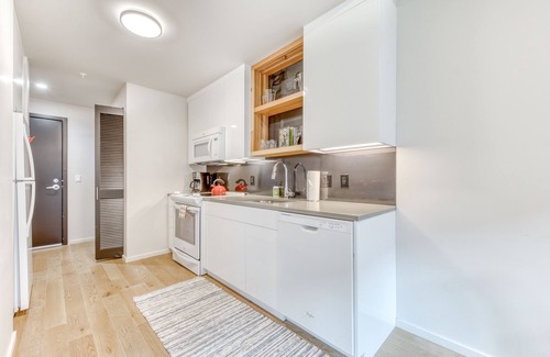 Uptown Condo | Family-Friendly Modern Condo with Great Location - Walk to Restaurants