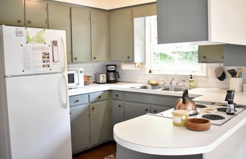 Fleetwood House | Family Friendly Mountain View Bungalow w/Hot Tub in beautiful Ashe County
