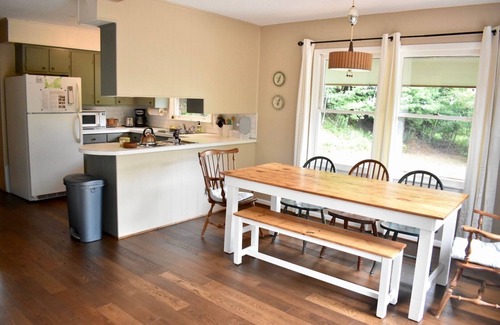 Fleetwood House | Family Friendly Mountain View Bungalow w/Hot Tub in beautiful Ashe County