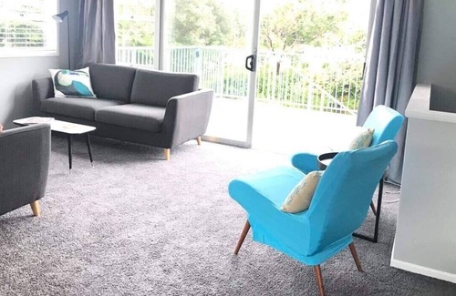 Waikanae House | Family Friendly Beach Retreat - 2 minute walk to beach