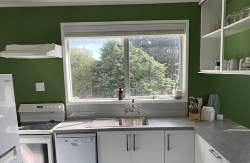 Waikanae House | Family Friendly Beach Retreat - 2 minute walk to beach
