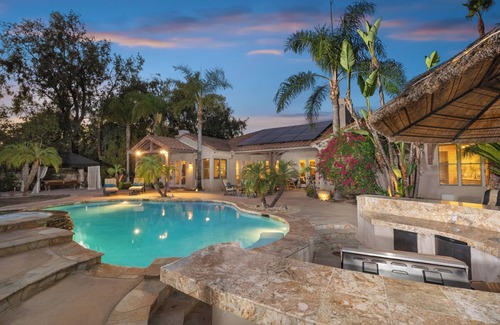 Poway House | Family-Friendly Oasis: Luxurious with Expansive Pool and Ample Space!