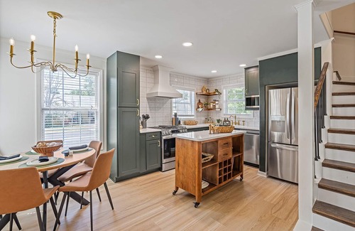 Georgetown House | Family-Friendly Old Town Stone Cottage, Walk to Square, Univ + Free EV Charger