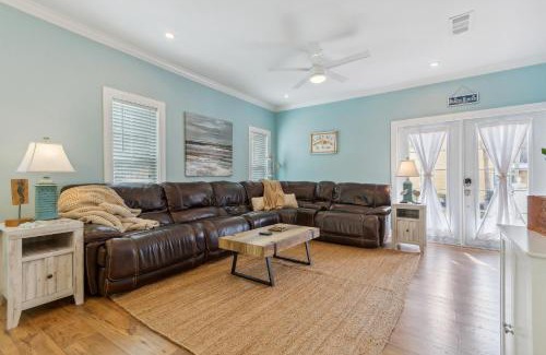 Ono Island House | Family-Friendly Pensacola Home Less Than 1 Mi to Beach!