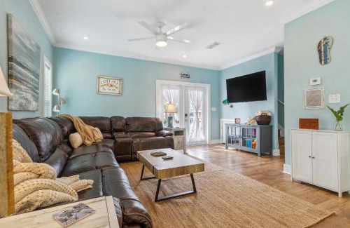 Ono Island House | Family-Friendly Pensacola Home Less Than 1 Mi to Beach!