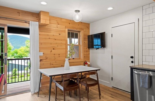 Lake George House | Family Friendly- Pet Friendly