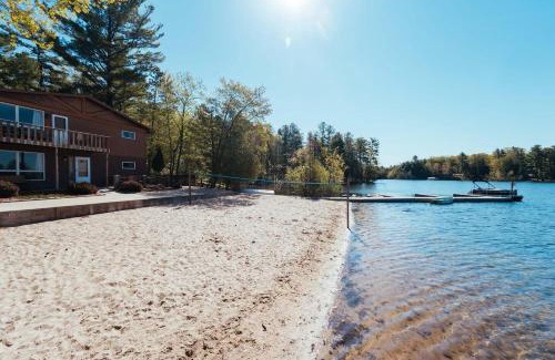 Mayfield House | Family Friendly-Pontoon & SUP Rentals-Sandy Beach!