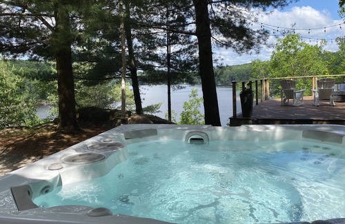 Windermere Cottage | Family Friendly Private Beach with Water Toys + Hot Tub with Stunning Lake Views