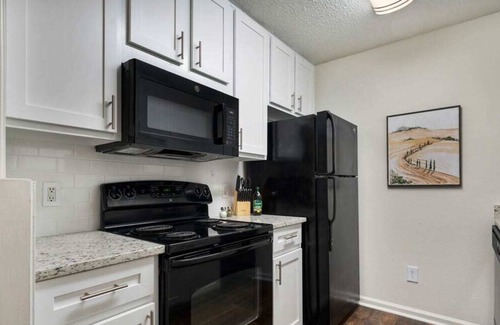 Meadowbrook Apartment | Family Friendly Quiet Community | Fast WiFi | Lake