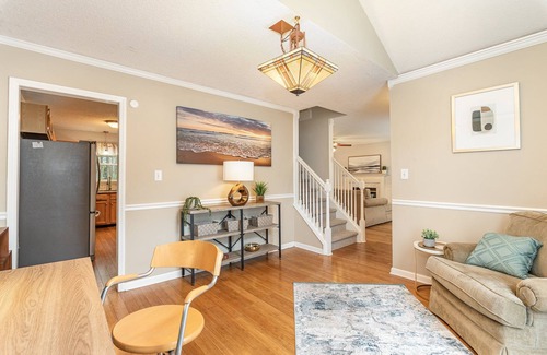 Durham House | Family Friendly Retreat in RDU with all the convenience - 3 Bd/2.5 Ba