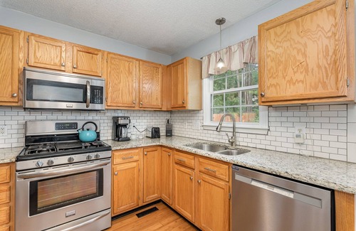 Durham House | Family Friendly Retreat in RDU with all the convenience - 3 Bd/2.5 Ba