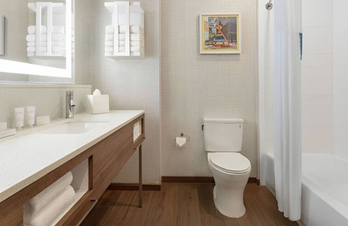 Houston House | Family-Friendly Room! Breakfast & Parking Include