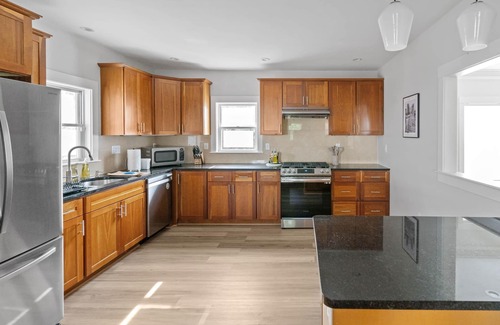 Everett House | Family-Friendly Rose Cottage | Near Encore | 4 Beds 3 Baths