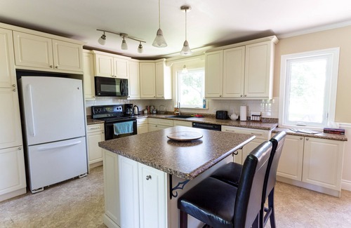 Picton House | Family Friendly Sandbanks Retreat