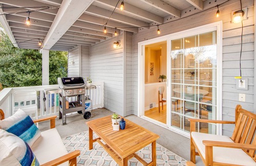 Phinney Ridge House | Family-Friendly Seattle Home w/ High-Speed WiFi & Washer/Dryer - Work Remotely!