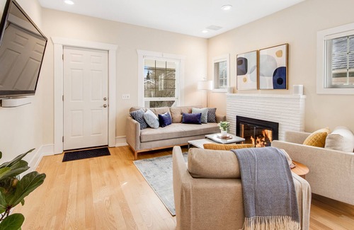 Phinney Ridge House | Family-Friendly Seattle Home w/ High-Speed WiFi & Washer/Dryer - Work Remotely!