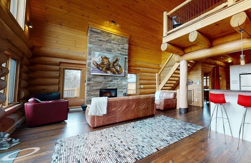 Val-des-Lacs Cabin | Family friendly Spacious Log Chalet with a clear Tremblant view