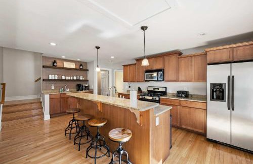 Ellicottville House | Family Friendly Spacious 4BR Townhome Hot Tub less than 1 mile to town