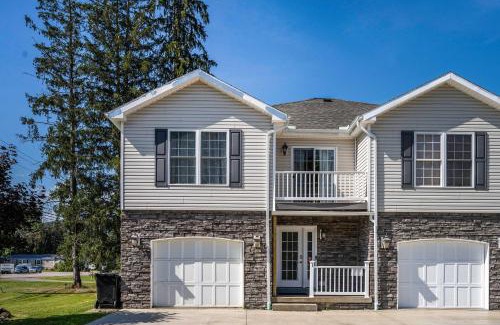 Ellicottville House | Family Friendly Spacious 4BR Townhome Hot Tub less than 1 mile to town