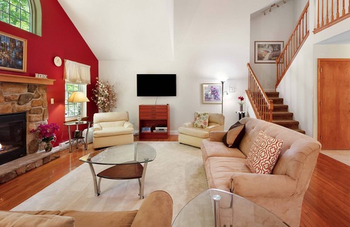 Bushkill House | Family Friendly, Spacious, Tranquil Pocono Home ~ Hike + Ski +Golf!