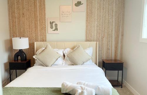 Southeast Edmonton House | Family Friendly Spaciousking Bed Wifisleeps 12