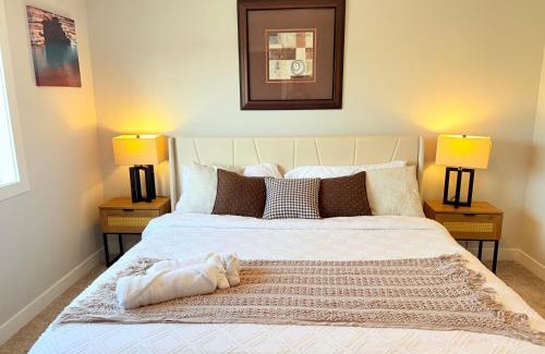 Southeast Edmonton House | Family Friendly Spaciousking Bed Wifisleeps 12