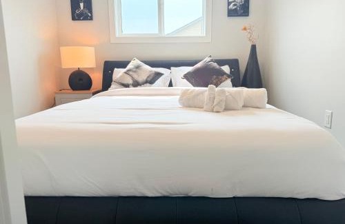 Southeast Edmonton House | Family Friendly Spaciousking Bed Wifisleeps 12