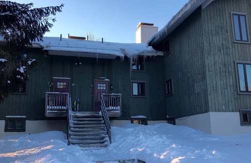 Bromley Mountain House | Family-friendly townhouse