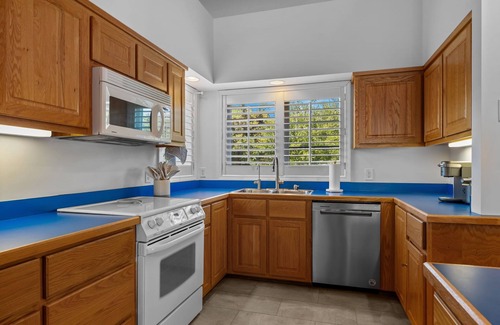 Atlantic Beach House | Family-friendly 4-bedroom house in Atlantic Beach with 3-min. walk to beach