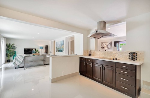 Harbor Beach Villa | Family-Friendly Beach House, Steps to Beach