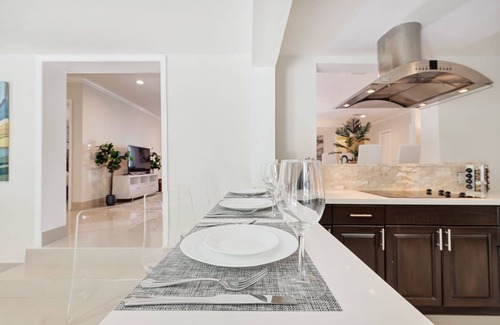 Harbor Beach Villa | Family-Friendly Beach House, Steps to Beach