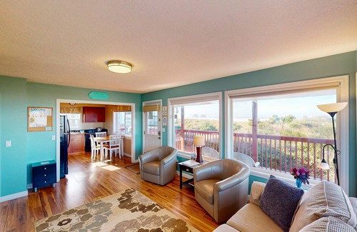 Rockaway Beach Condo | Family-Friendly Oceanfront Condo with Free WiiFi, Ocean Views & Easy Beach Access