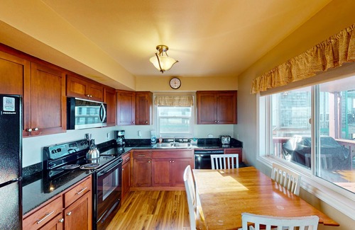 Rockaway Beach Condo | Family-Friendly Oceanfront Condo with Free WiiFi, Ocean Views & Easy Beach Access