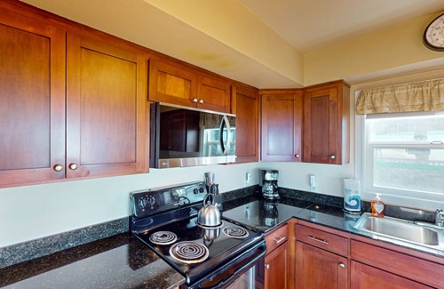 Rockaway Beach Condo | Family-Friendly Oceanfront Condo with Free WiiFi, Ocean Views & Easy Beach Access