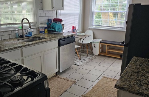 Shaker Heights House | Family Friendly Home + Peloton Shaker Heights, OH. Close to Case/JCU & UH/Clinic