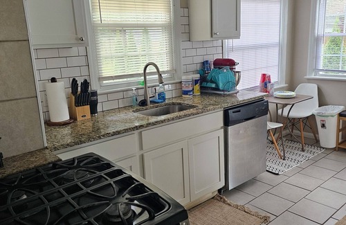 Shaker Heights House | Family Friendly Home + Peloton Shaker Heights, OH. Close to Case/JCU & UH/Clinic