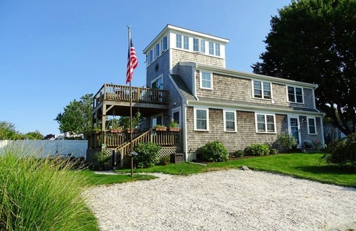 Sandwich House | Family friendly w/Ocean Views, minutes walk to beaches, restaurants & marina