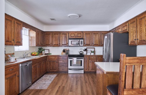 Swinging Bridge Village House | Family Friendly - Walk to Winkley Shoals and Dining - Five Minutes to Lake!